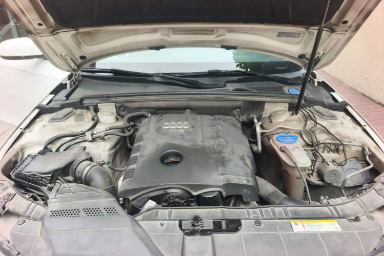 Used Audi A4L 2013 35 TFSI Automatic Standard Model Engine Bay