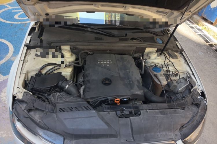 Used Audi A4L 2013 35 TFSI Automatic Standard Model Engine Bay