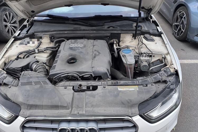 Used Audi A4L 2013 35 TFSI Automatic Technology Edition Engine Bay