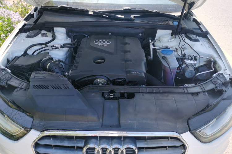 Used Audi A4L 2013 35 TFSI Automatic Standard Model Engine Bay