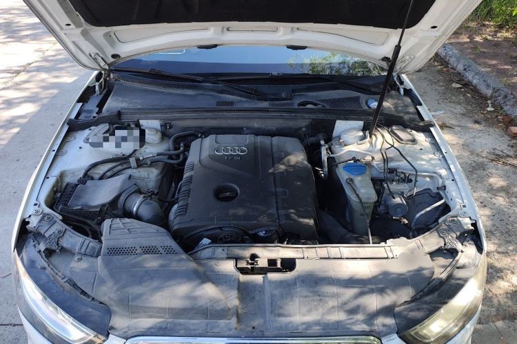 Used Audi A4L 2013 35 TFSI Automatic Standard Model Engine Bay