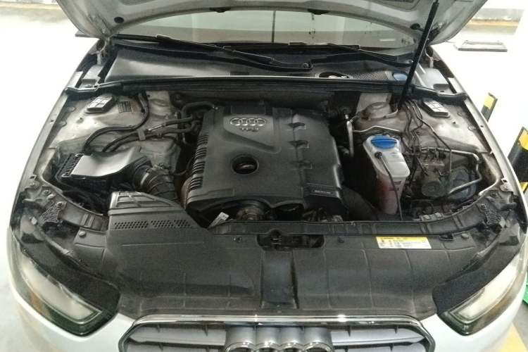 Used Audi A4L 2013 35 TFSI Automatic Standard Model Engine Bay