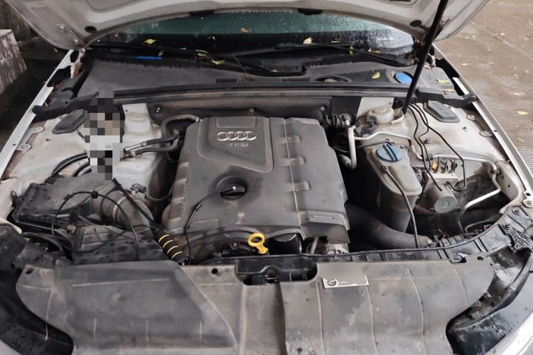 Used Audi A4L 2013 35 TFSI Automatic Standard Model Engine Bay