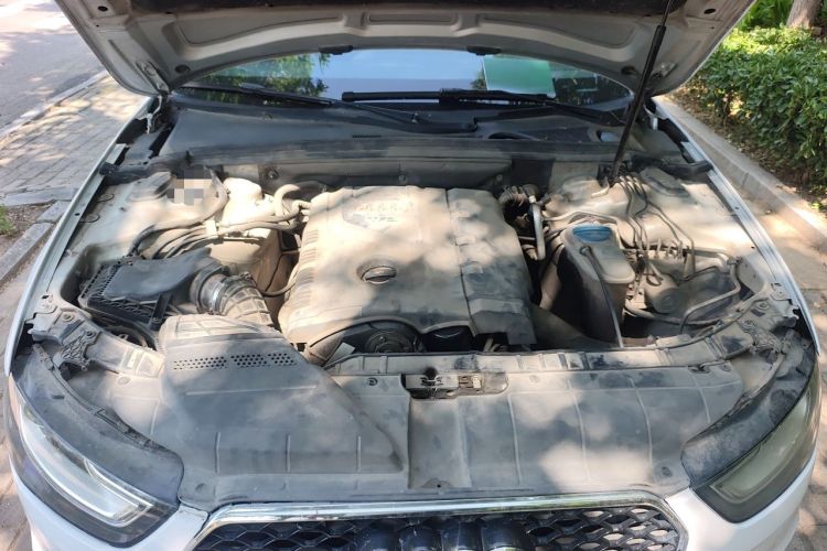 Used Audi A4L 2013 35 TFSI Automatic Standard Model Engine Bay