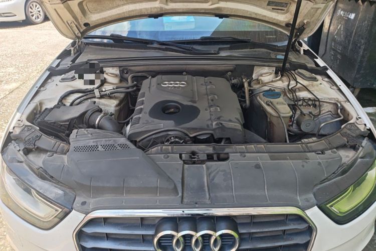 Used Audi A4L 2013 35 TFSI Automatic Standard Model Engine Bay