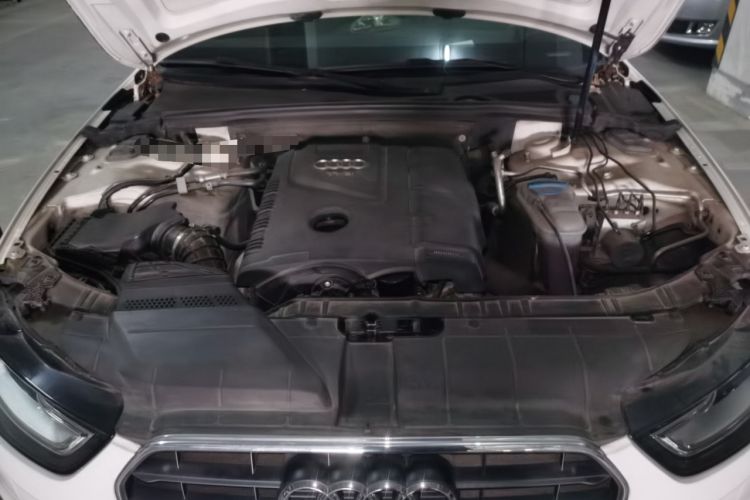 Used Audi A4L 2013 35 TFSI Automatic Standard Model Engine Bay