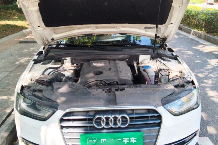 Used Audi A4L 2013 35 TFSI Automatic Standard Model Engine Bay