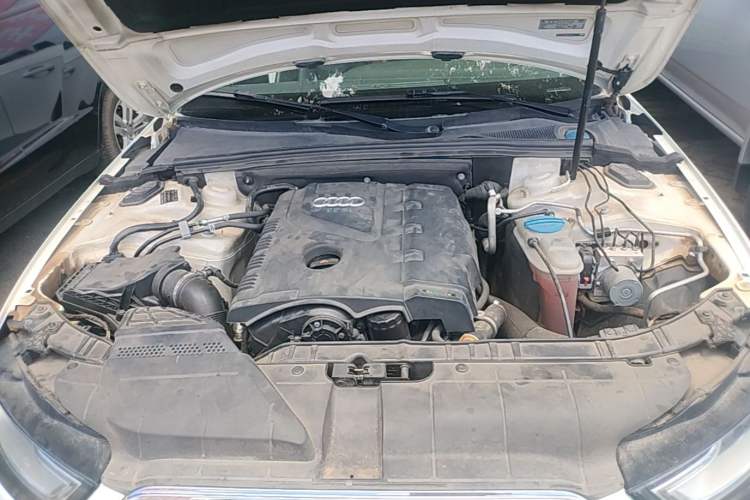 Used Audi A4L 2013 35 TFSI Automatic Comfort Model Engine Bay