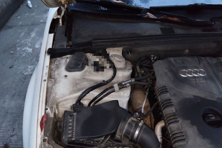 Used Audi A4L 2013 35 TFSI Automatic Standard Model Engine Bay Right