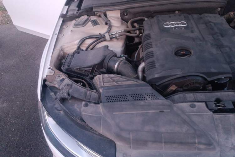 Used Audi A4L 2013 35 TFSI Automatic Comfort Model Engine Bay Right