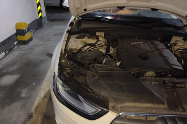 Used Audi A4L 2013 35 TFSI Automatic Comfort Model Engine Bay Right
