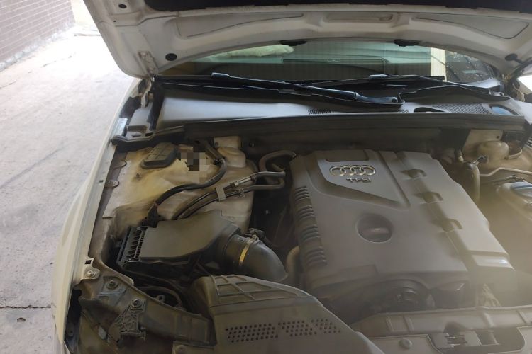 Used Audi A4L 2013 35 TFSI Automatic Technology Edition Engine Bay Right