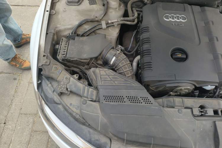 Used Audi A4L 2013 35 TFSI Automatic Comfort Model Engine Bay Right