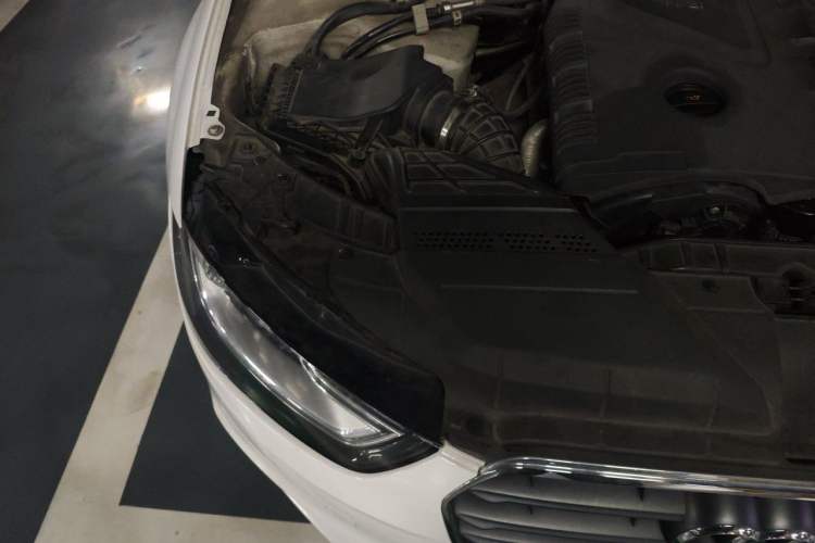 Used Audi A4L 2013 35 TFSI Automatic Technology Edition Engine Bay Right