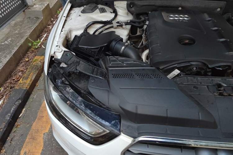 Used Audi A4L 2013 35 TFSI Automatic Comfort Model Engine Bay Right
