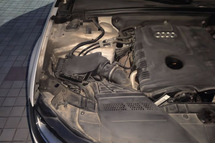 Used Audi A4L 2013 35 TFSI Automatic Comfort Model Engine Bay Right