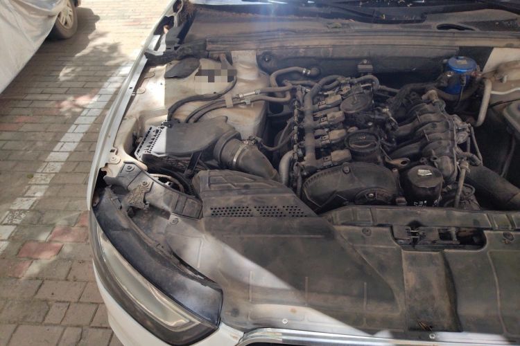 Used Audi A4L 2013 35 TFSI Automatic Comfort Model Engine Bay Right