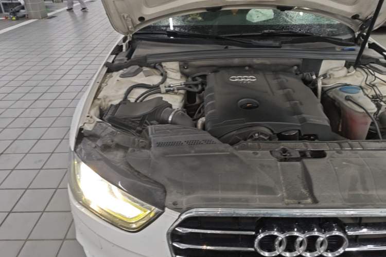 Used Audi A4L 2013 35 TFSI Automatic Standard Model Engine Bay Right