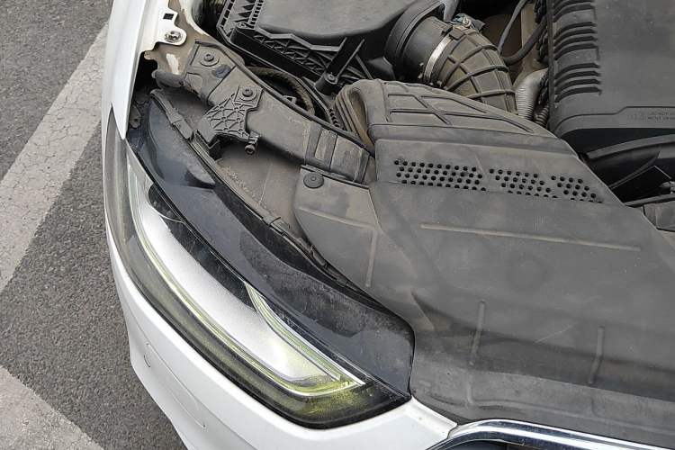Used Audi A4L 2013 35 TFSI Automatic Comfort Model Engine Bay Right