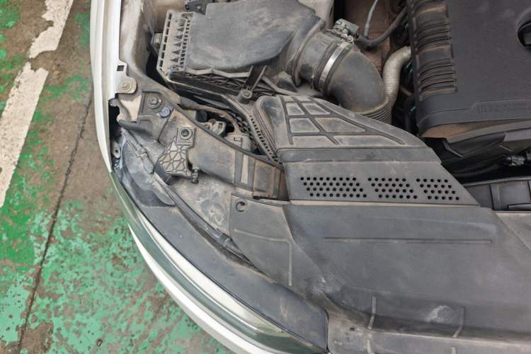 Used Audi A4L 2013 35 TFSI Automatic Standard Model Engine Bay Right