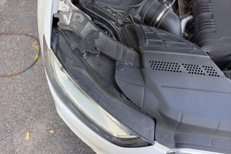 Used Audi A4L 2013 35 TFSI Automatic Comfort Model Engine Bay Right
