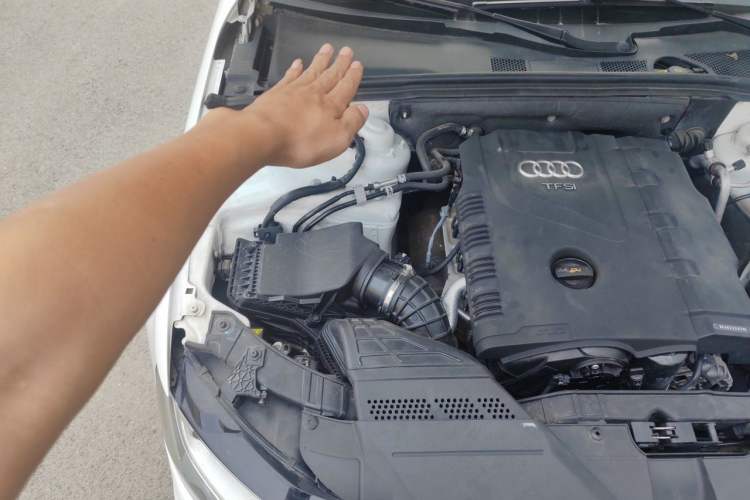 Used Audi A4L 2013 40 TFSI quattro Sport version Engine Bay Right