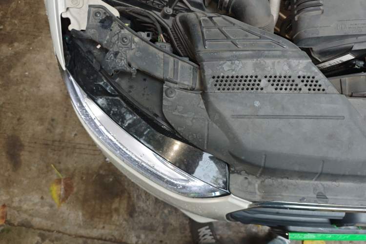 Used Audi A4L 2013 35 TFSI Automatic Comfort Model Engine Bay Right