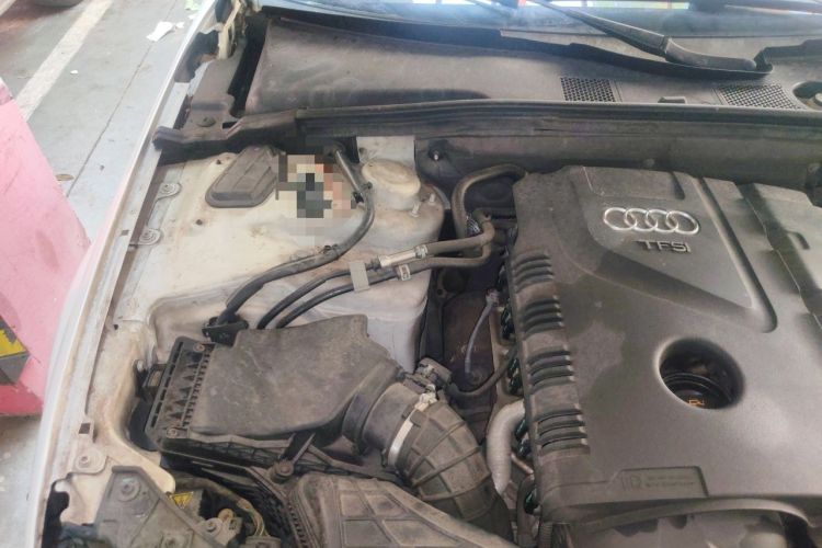 Used Audi A4L 2013 35 TFSI Automatic Comfort Model Engine Bay Right