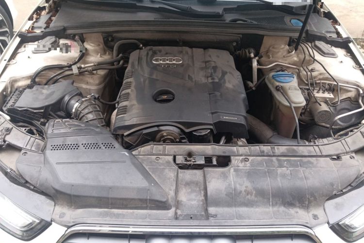 Used Audi A4L 2013 35 TFSI Automatic Standard Model Engine Bay
