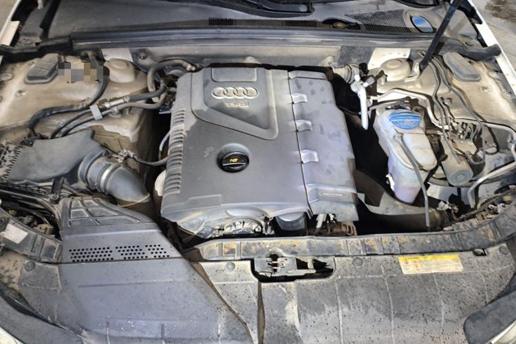 Used Audi A4L 2013 35 TFSI Automatic Standard Model Engine Bay