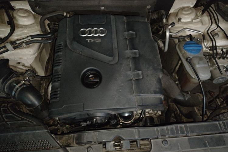 Used Audi A4L 2013 35 TFSI Automatic Standard Model Engine Bay