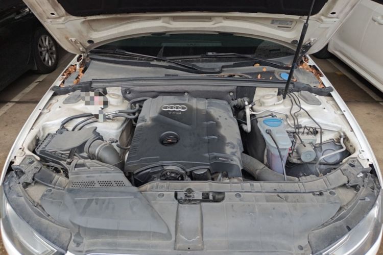 Used Audi A4L 2013 35 TFSI Automatic Standard Model Engine Bay