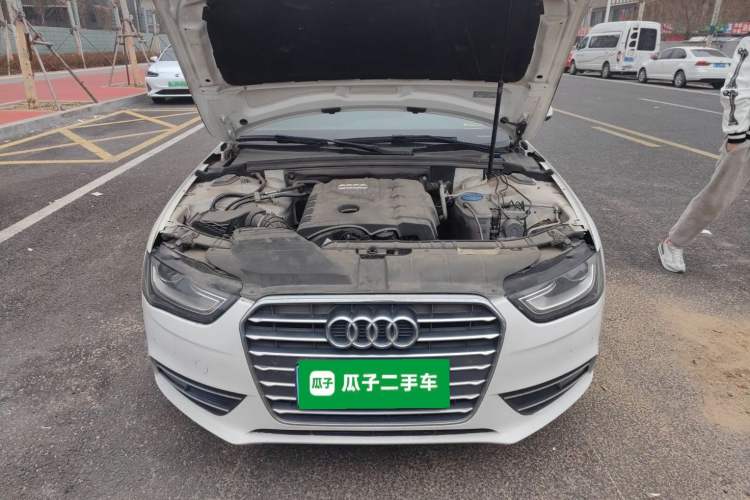 Used Audi A4L 2013 35 TFSI Automatic Standard Model Engine Bay