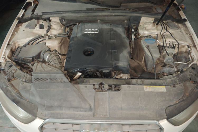 Used Audi A4L 2013 35 TFSI Automatic Technology Edition Engine Bay