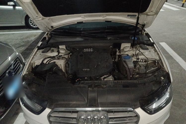 Used Audi A4L 2013 35 TFSI Automatic Standard Model Engine Bay