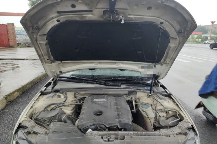 Used Audi A4L 2013 35 TFSI Automatic Comfort Model Engine Bay