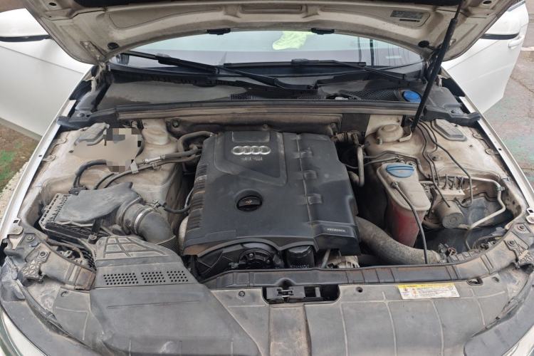 Used Audi A4L 2013 35 TFSI Automatic Standard Model Engine Bay