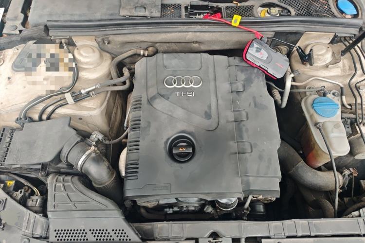 Used Audi A4L 2013 35 TFSI Automatic Standard Model Engine Bay