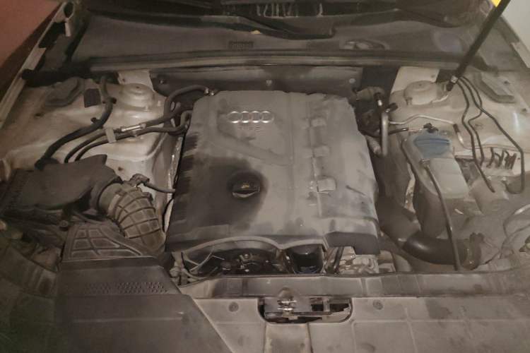 Used Audi A4L 2013 35 TFSI Automatic Standard Model Engine Bay