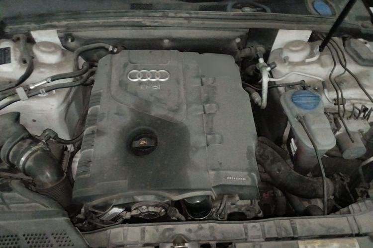 Used Audi A4L 2013 35 TFSI Automatic Standard Model Engine Bay