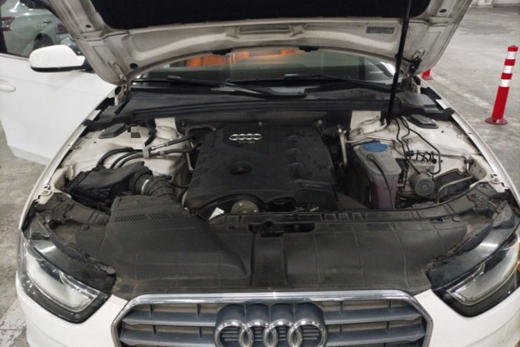 Used Audi A4L 2013 35 TFSI Automatic Standard Model Engine Bay