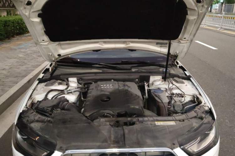Used Audi A4L 2013 35 TFSI Automatic Standard Model Engine Bay