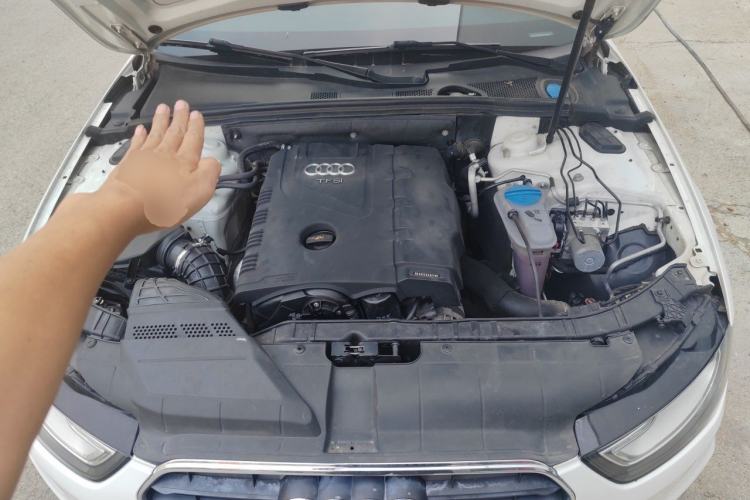 Used Audi A4L 2013 40 TFSI quattro Sport version Engine Bay