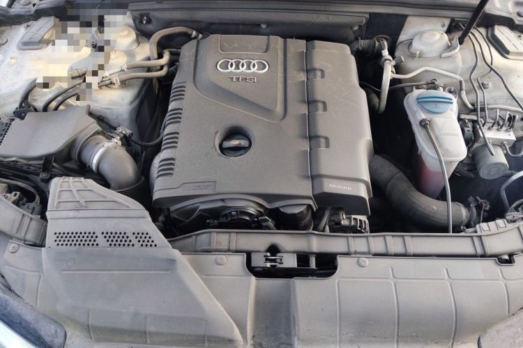 Used Audi A4L 2013 35 TFSI Automatic Standard Model Engine Bay
