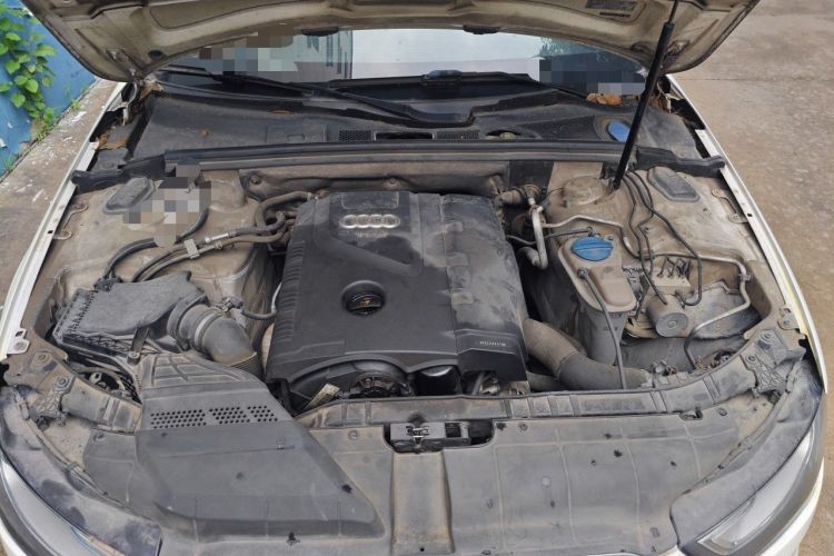 Used Audi A4L 2013 35 TFSI Automatic Standard Model Engine Bay