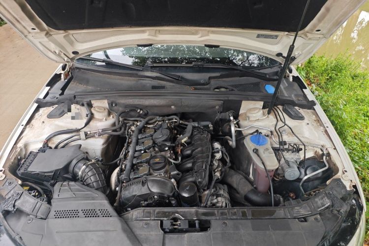 Used Audi A4L 2013 35 TFSI Automatic Standard Model Engine Bay