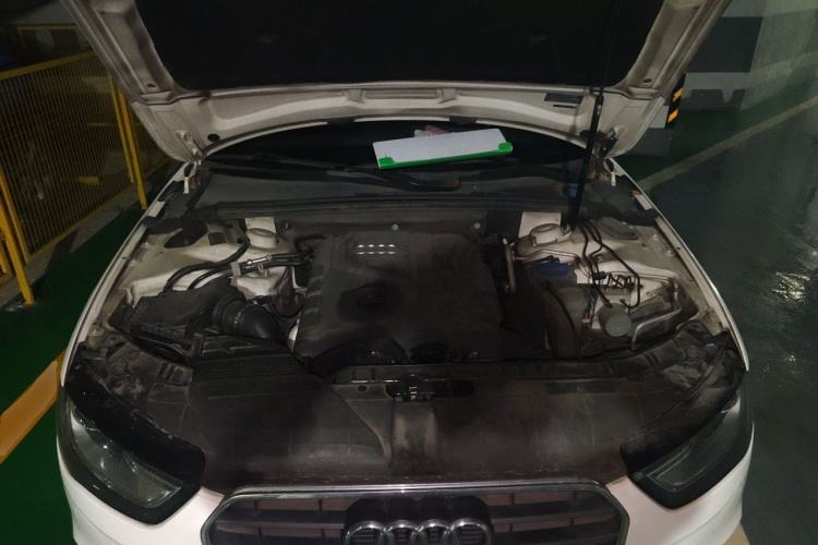 Used Audi A4L 2013 35 TFSI Automatic Standard Model Engine Bay