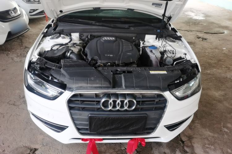 Used Audi A4L 2013 35 TFSI Automatic Standard Model Engine Bay