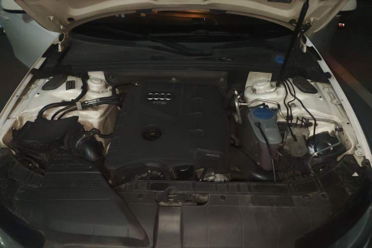 Used Audi A4L 2013 35 TFSI Automatic Standard Model Engine Bay