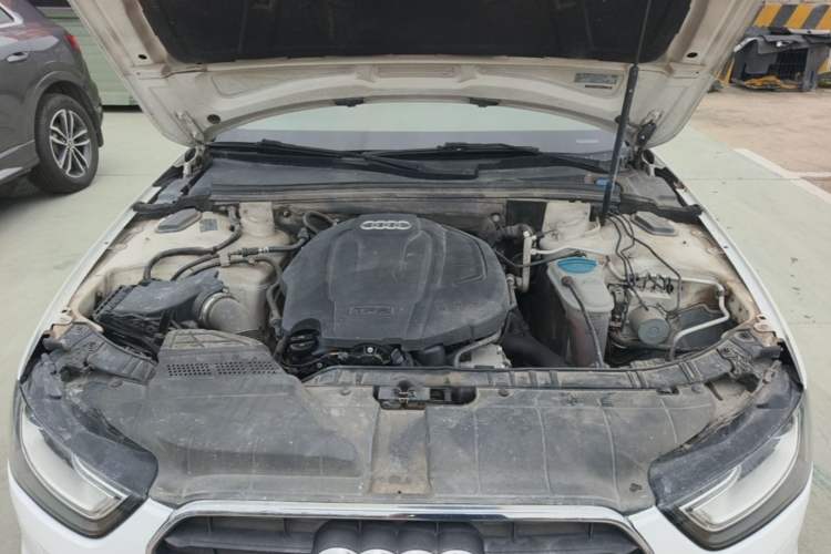 Used Audi A4L 2013 35 TFSI Automatic Standard Model Engine Bay
